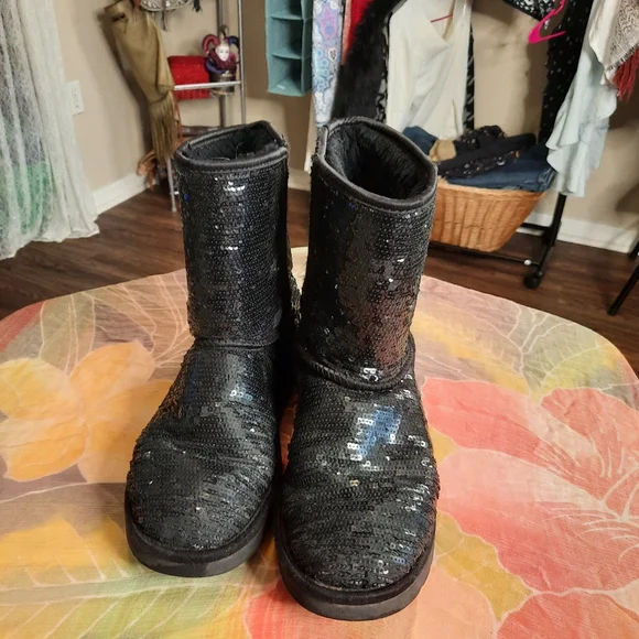COPY - UGG black sequins boots - Picture 2 of 8
